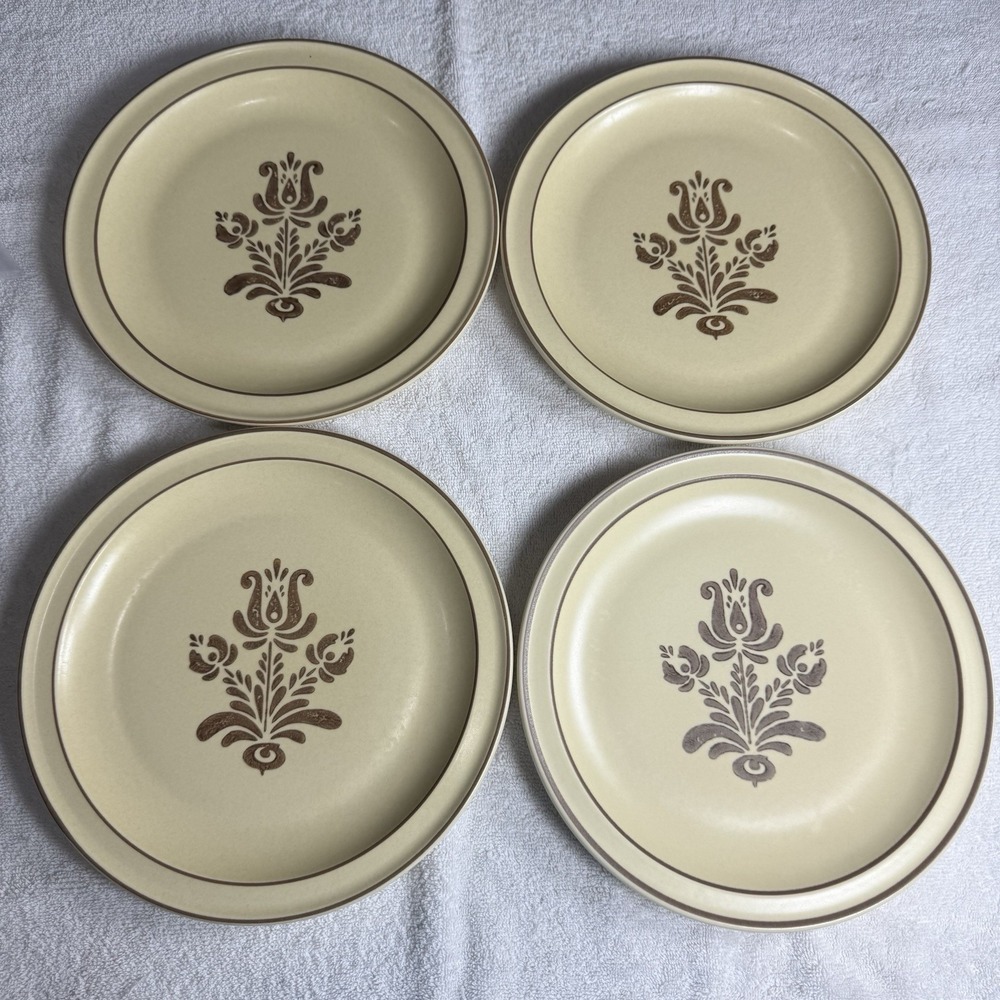 Vintage Pfaltzgraff Village stoneware dinner plate 10"  Set Of 4 EUC